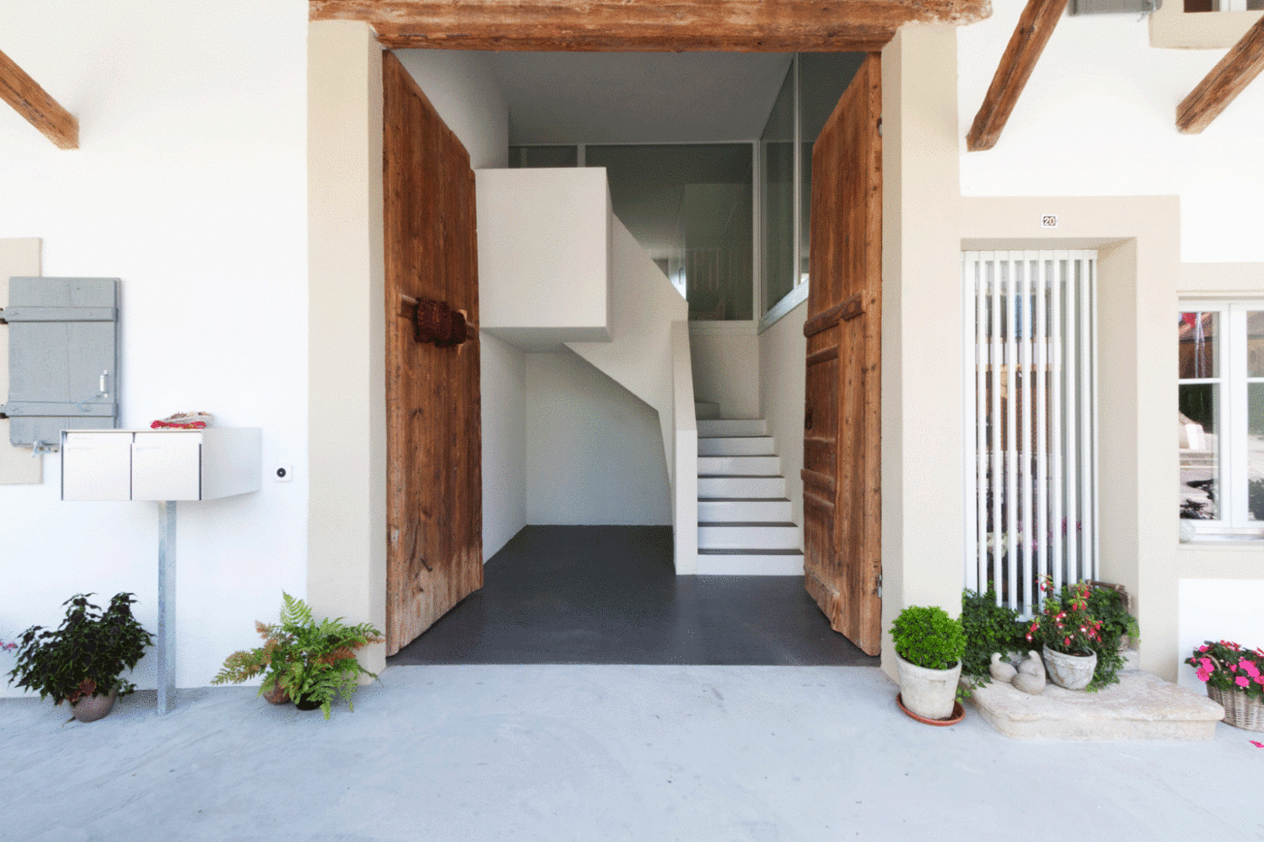 Transformation d&rsquo;une maison villageoise en 2 appartements